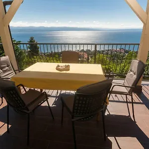 https://apartment-nina-lovran.primorje-gorskikotar.com